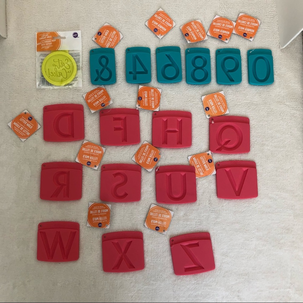 (18) Wilton Fondant Molds All NWOT or NWT